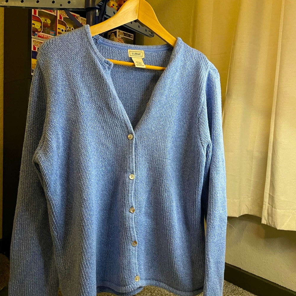 LL Bean | Cardigan Sweater in hint Kong | Size large